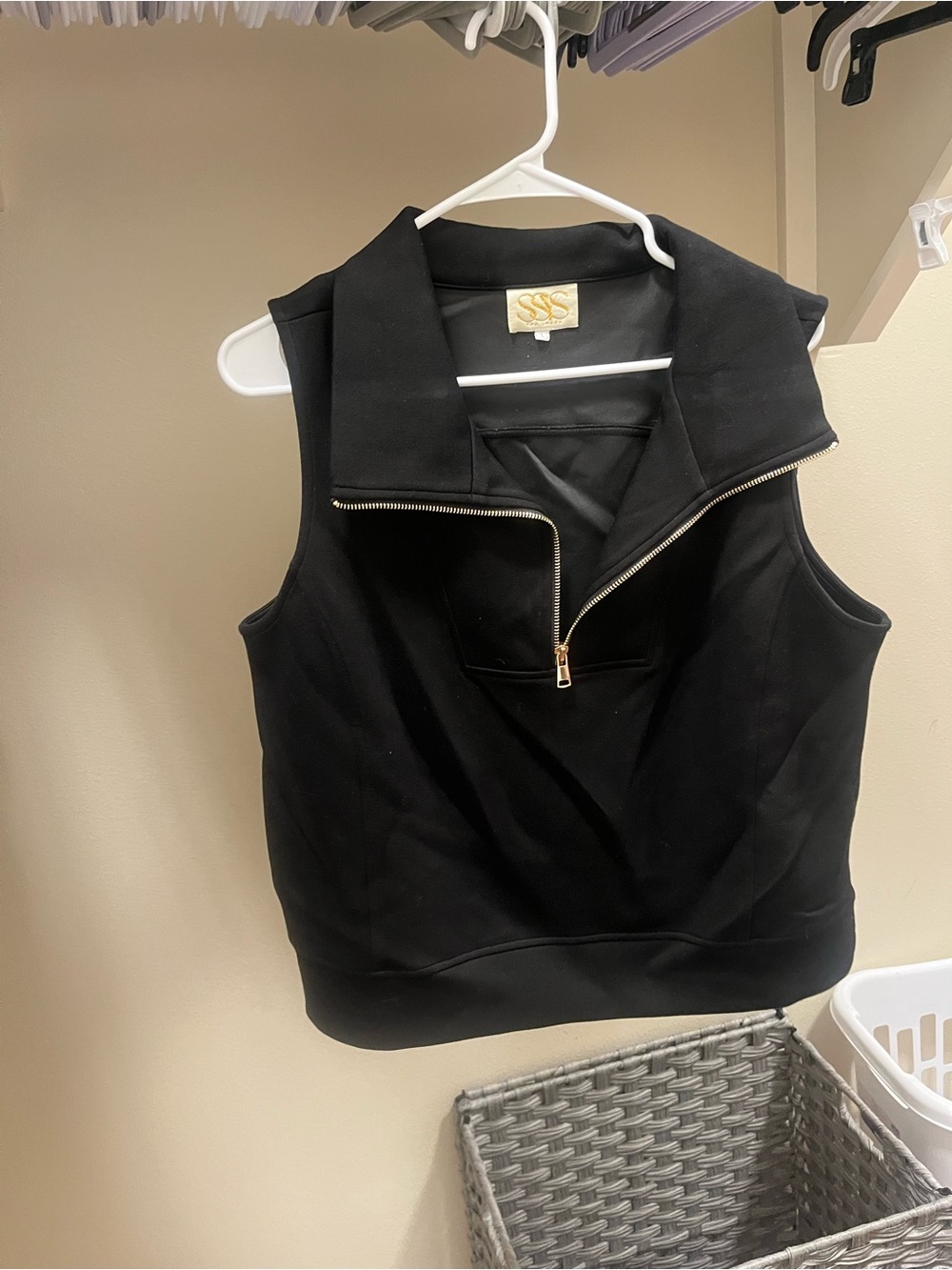 Sleeveless Black Zip-Front Tank Top with Stand Collar